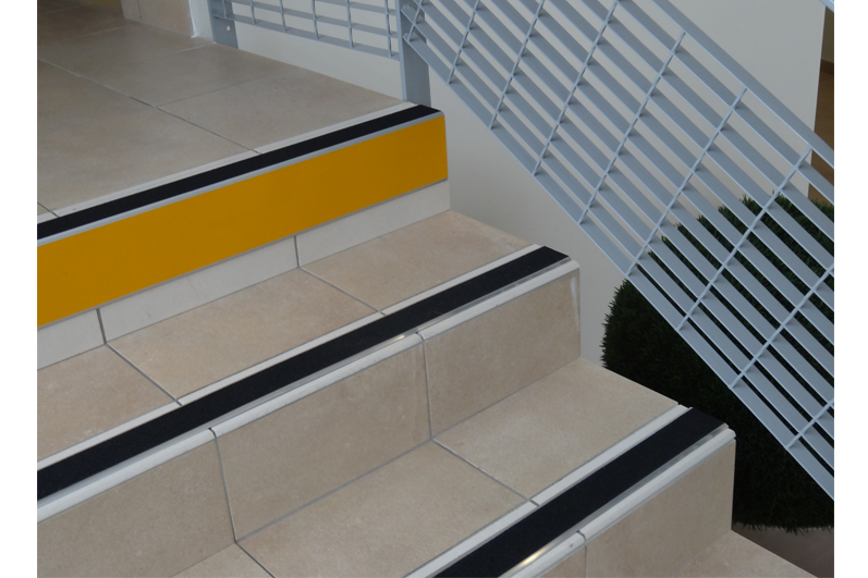 LIYI929GP Aluminium Protecteur De Bord D'escalier Bordure D'escalier, Nez  De Marche Antidérapeant Alu, pour Bords De Piscine/Coins/Escaliers D'école