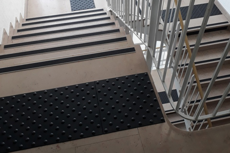 Tapis PMR Podotactile en Caoutchouc Antidérapant au mètre