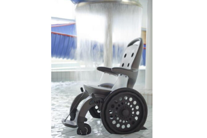 Fauteuil roulant accès à l'eau EasyRoller 100% plastique pour ERP – Image 4