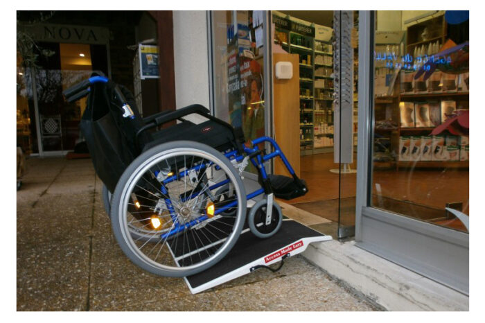 Rampe de voyage pliante accessibilité PMR et handicap – Image 3