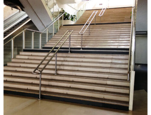 Nez de marche d’escalier en ERP : un dispositif indispensable pour l’accessibilité